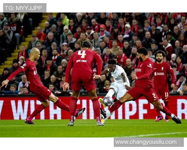 已形同陌路!范戴克:不会与阿诺德赛前沟通,归队后也没太多联络 已形同陌路!范戴克:不会与阿诺德赛前沟通,归队后也没太多联络